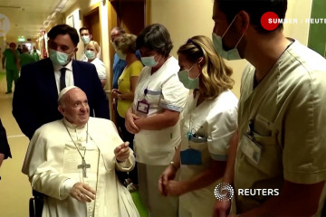 Selesai operasi, Paus kembali ke Vatikan