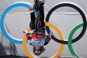 Charlotte Worthington bawa pulang emas BMX Freestyle putri ke Inggris