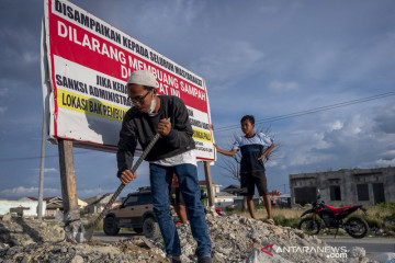 Sanksi adat bagi pembuang sampah sembarangan