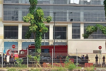 Terjadi kebakaran di Kantor LRT Pegangsaan 2