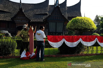 TMII berhias sambut HUT Ke-76 Kemerdekaan RI