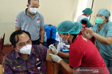 1.035 nakes Denpasar terima vaksinasi COVID-19 ketiga di RSUD Wangaya