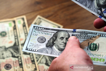 Dolar AS melemah setelah naik empat hari berturut