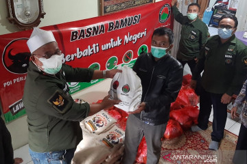 Bamusi PDIP beri ribuan paket bansos-vitamin untuk warga yang isoman