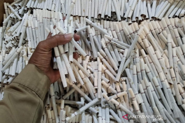 Bea Cukai bersama TNI gerebek rumah tempat menimbun rokok ilegal
