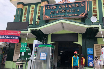 Pasar Beringharjo Yogyakarta dilengkapi Pos Pantau COVID-19