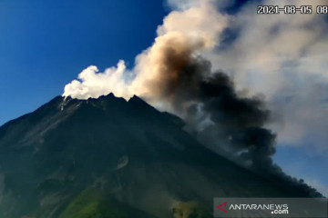Gunung Merapi enam kali luncurkan awan panas guguran