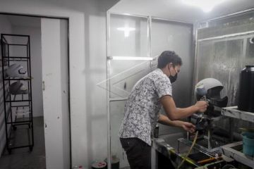 Pembuatan helm custom