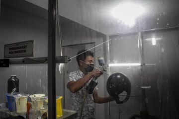 Pembuatan helm custom