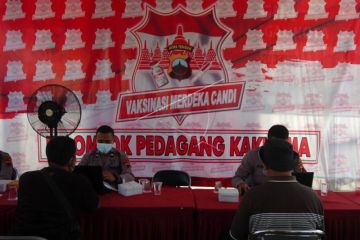 Vaksinasi COVID-19 PKL dan buruh
