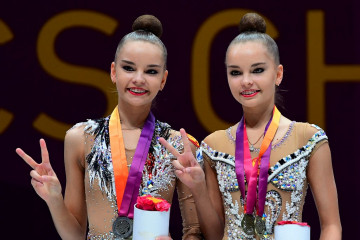 Si kembar dari Rusia puncaki final senam ritmik Olimpiade