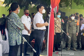 Menko Luhut semangati pasien isolasi di Selter Tegalrejo