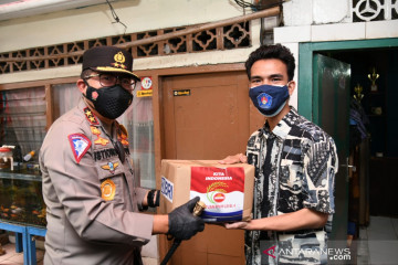 Polri-BEM Jakarta salurkan 1.000 paket sembako ke mahasiswa perantauan