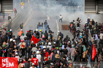 Unjuk rasa di Bangkok rusuh