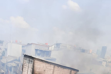 Rumah kawasan padat penduduk di Grogol Petamburan terbakar