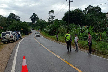Pengendara Supra-X tewas tabrak truk sawit di jalan lintas Sumatera