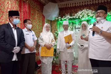 Kemarin, angka COVID-19 melandai hingga kartu nikah digital