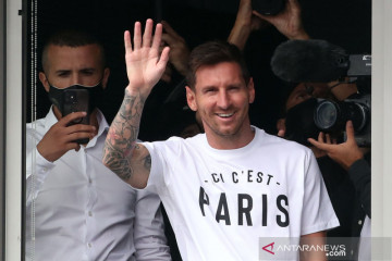 Lionel Messi tiba di Paris