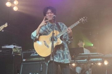 Lee Mu-jin puncaki tangga lagu streaming lewat lagu "Traffic Light"