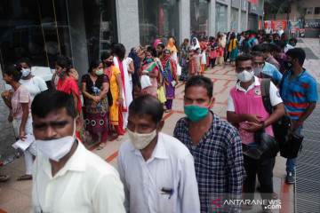 Survei India: hampir 90 persen warga Mumbai punya antibodi COVID