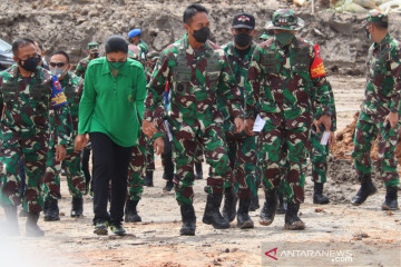 Kemarin, Tes keperawanan bintara wanita hingga pedoman perayaan HUT RI