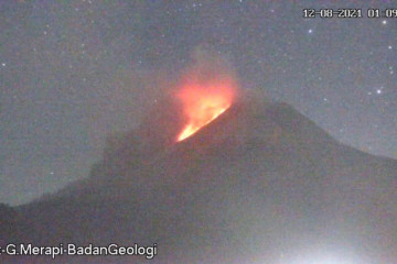 Gunung Merapi luncurkan empat kali awan panas hingga 3 km