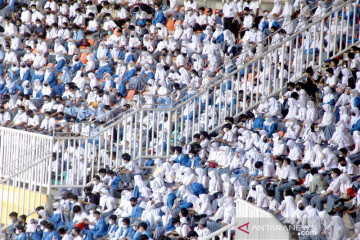 Ribuan pelajar ikuti vaksinasi COVID-19 di Stadion Pakansari