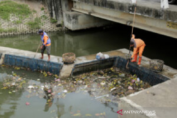 Banda Aceh gunakan kubus apung sebagai alternatif atasi sampah sungai