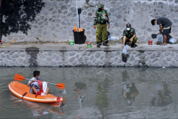 Penebaran benih ikan di Tukad Mati