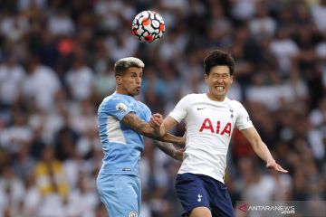 Bek Manchester City Cancelo diserang dalam perampokan di rumahnya