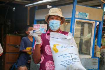 Tekan kemiskinan ekstrem, ekonom sarankan penerima bansos ditambah