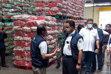 Anies lepas bantuan beras bansos di Gudang PT Food Station Tjipinang