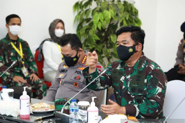 Panglima TNI temui nakes di Wisma Atlet saat HUT Ke-76 RI