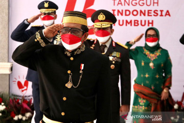 Mahfud MD pakai baju adat Bugis saat hadiri upacara HUT Kemerdekaan RI