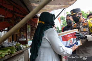 Polri sebar 2.000 paket bantuan untuk UMKM di Cakung