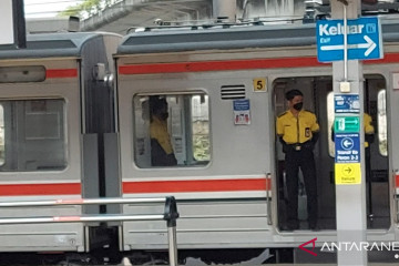 Pengelola Stasiun Tanah Abang imbau penumpang KRL sikap sempurna