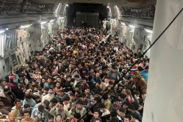 Tinggalkan Kabul, pesawat AS angkut ratusan warga Afghanistan