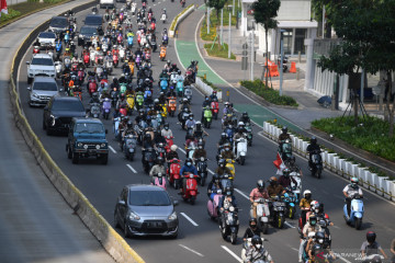 Anies perlonggar aktivitas sejumlah sektor