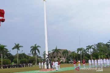 Insiden tali bendera putus mewarnai upacara HUT RI di Babel