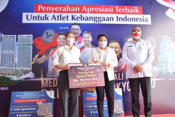 Greysia/Apriani dihadiahi bebas PBB seumur hidup oleh bupati Tangerang