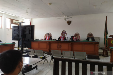Bupati Bandung Barat Aa Umbara didakwa atur pengadaan paket bansos