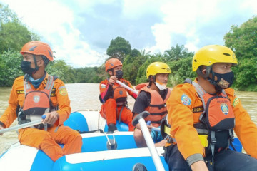 Tim SAR cari orang hilang di Sungai Barumun