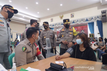 Kakorlantas Polri tinjau gerai vaksinasi pengemudi di Batam