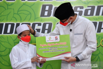 Sandiaga Uno sebar 10.000 beasiswa bagi anak yatim dari pedagang kecil