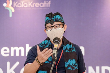 Sandiaga bicara soal ekonomi kreatif anak muda di Pengamat Fest 2021