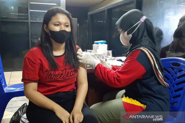 Tiga pasar tradisonal Surabaya vaksinasi pedagang daftar tunggu