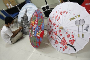 Kerajinan payung kain lukis