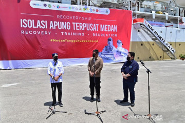 Menhub bersama Menteri BUMN tinjau kapal isolasi terapung di Medan