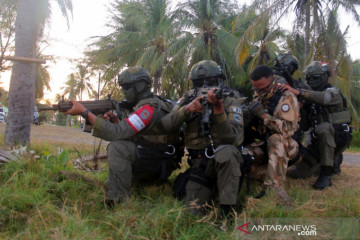 Prajurit Taifib dan Kopaska latihan pembebasan sandera di Situbondo