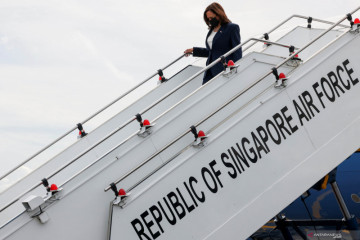 Kamala Harris tiba di Singapura